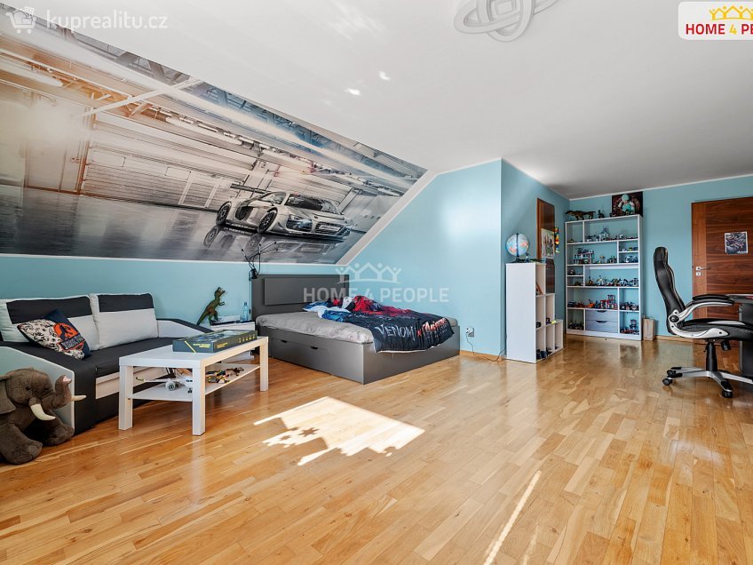 Prodej  rodinného domu 395 m^2 Na Stráňkách, Praha 12 