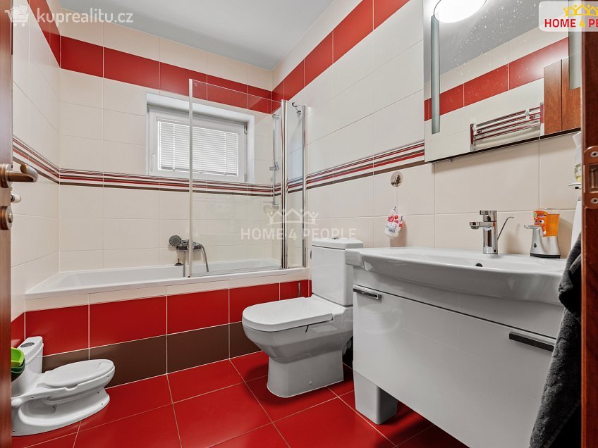 Prodej  rodinného domu 395 m^2 Na Stráňkách, Praha 12 