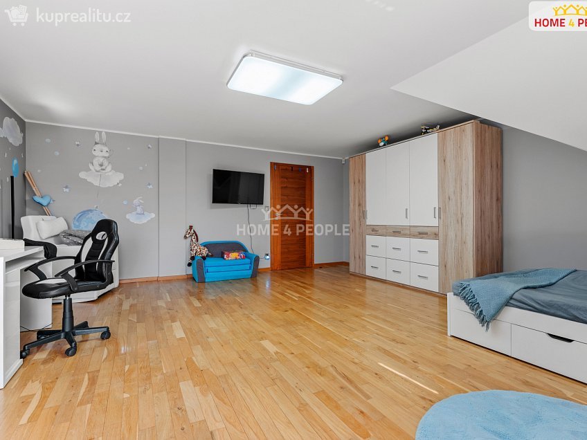 Prodej  rodinného domu 395 m^2 Na Stráňkách, Praha 12 