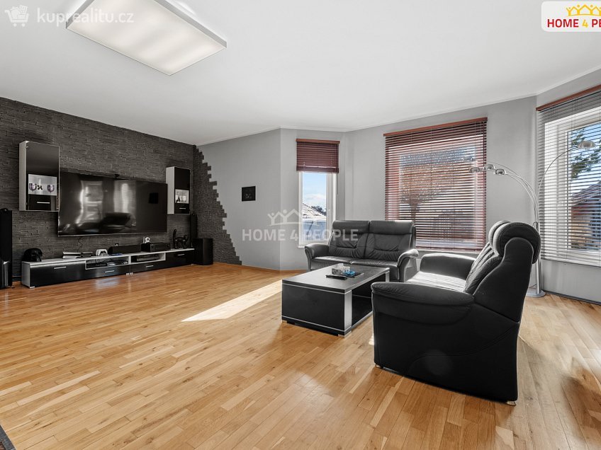 Prodej  rodinného domu 395 m^2 Na Stráňkách, Praha 12 