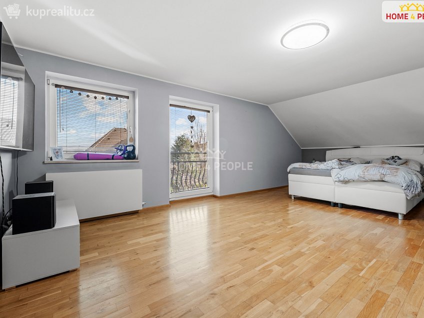 Prodej  rodinného domu 395 m^2 Na Stráňkách, Praha 12 