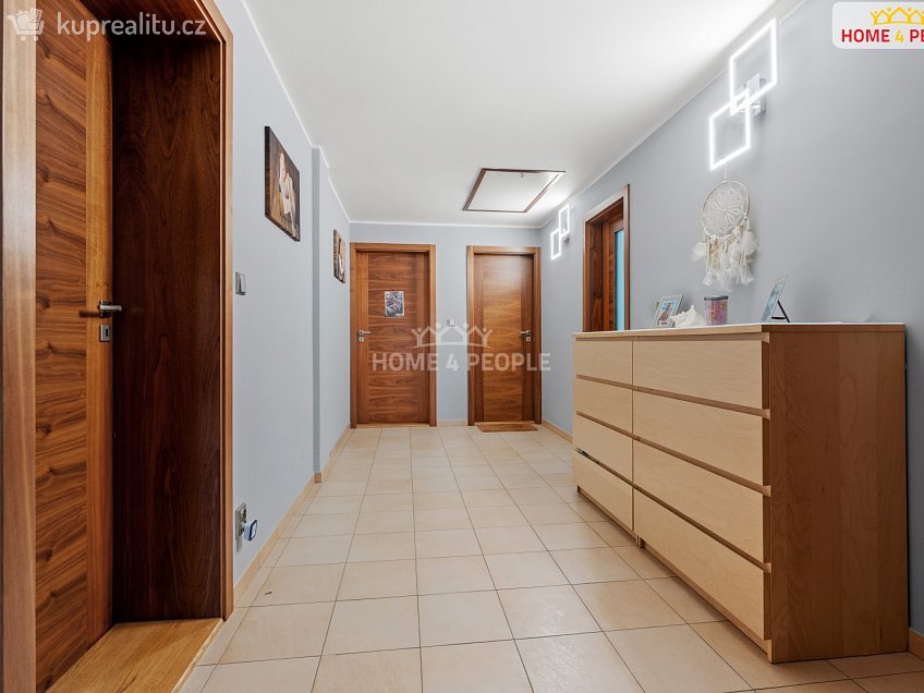 Prodej  rodinného domu 395 m^2 Na Stráňkách, Praha 12 