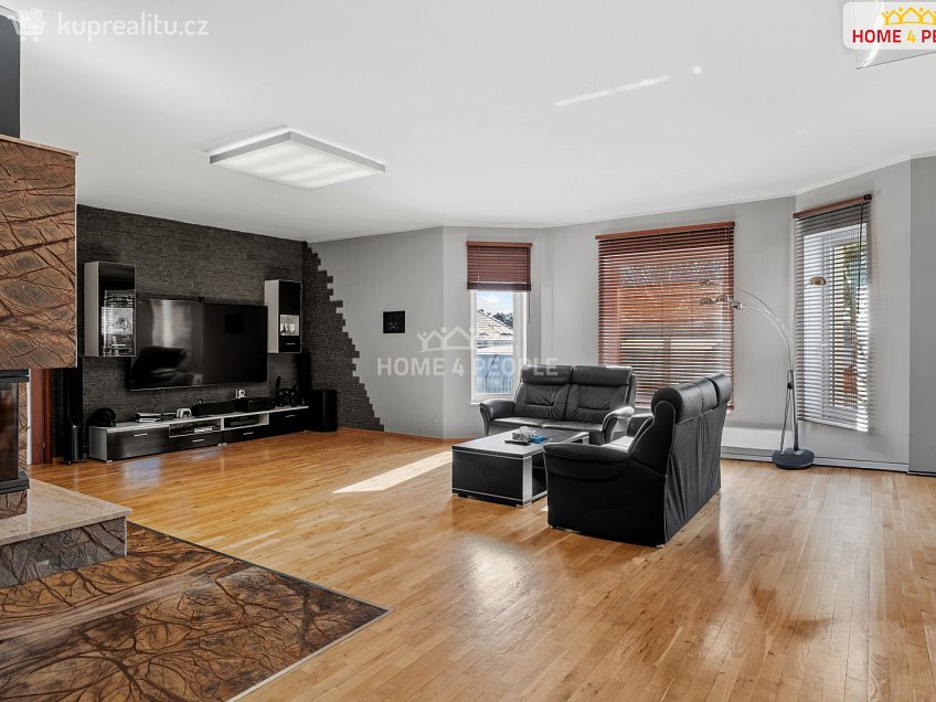 Prodej  rodinného domu 395 m^2 Na Stráňkách, Praha 12 