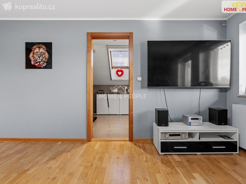 Prodej  rodinného domu 395 m^2 Na Stráňkách, Praha 12 