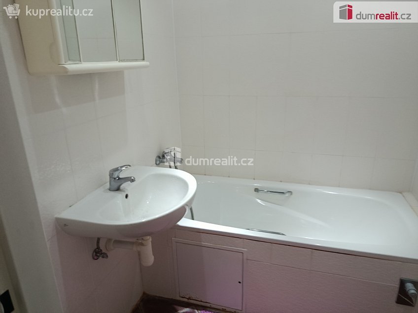 Pronájem bytu 3+1 71 m^2 Hrudičkova, Praha 11 