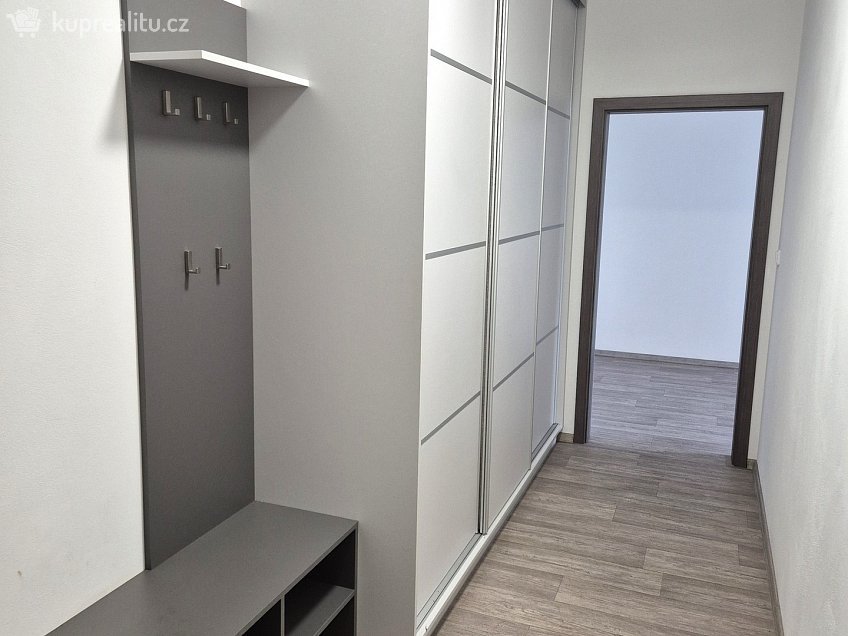 Pronájem bytu 1+kk 44 m^2 Dukelská, Cheb 