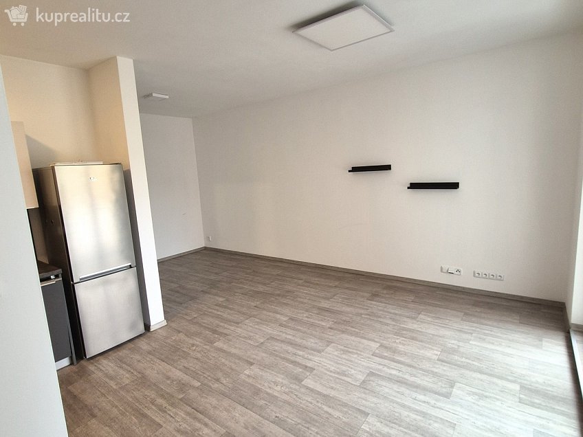 Pronájem bytu 1+kk 44 m^2 Dukelská, Cheb 
