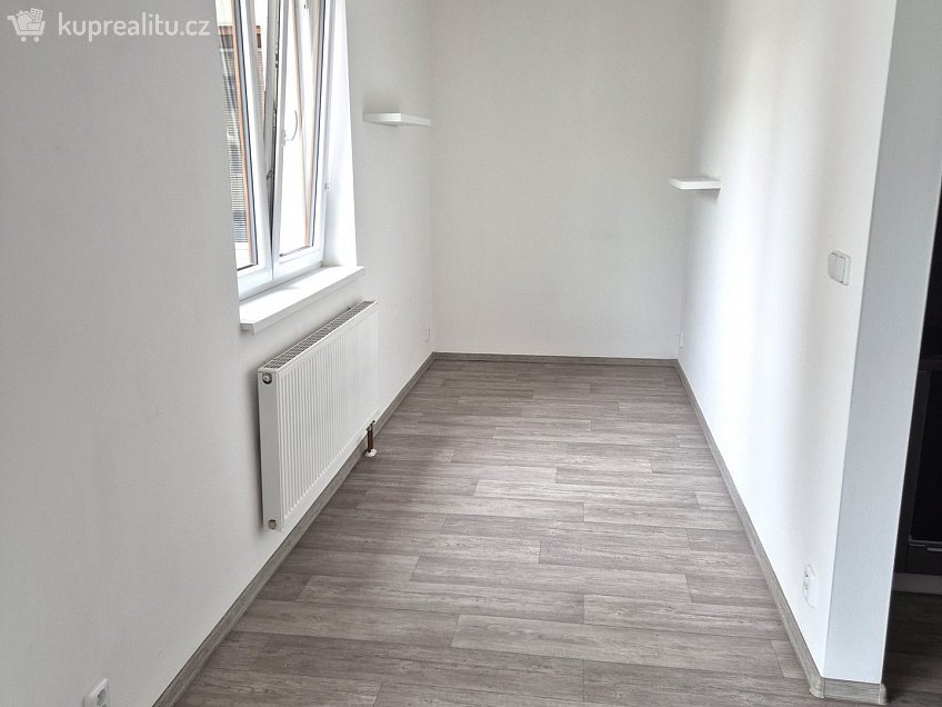 Pronájem bytu 1+kk 44 m^2 Dukelská, Cheb 