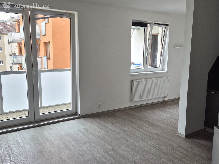 Pronájem bytu 1+kk 44 m^2 Dukelská, Cheb 