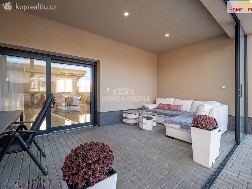 Prodej  komerční reality 166 m^2 Rostoklaty, Rostoklaty 