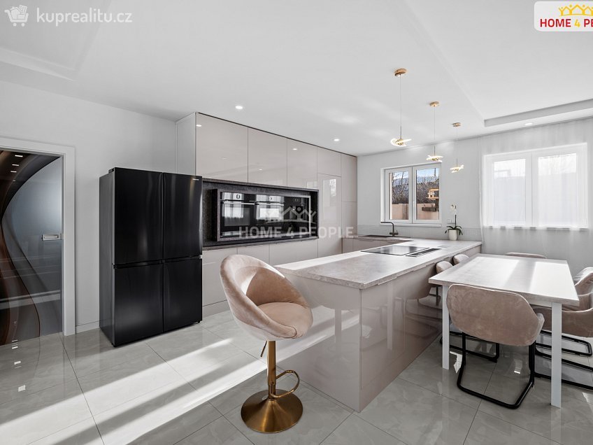 Prodej  komerční reality 166 m^2 Rostoklaty, Rostoklaty 