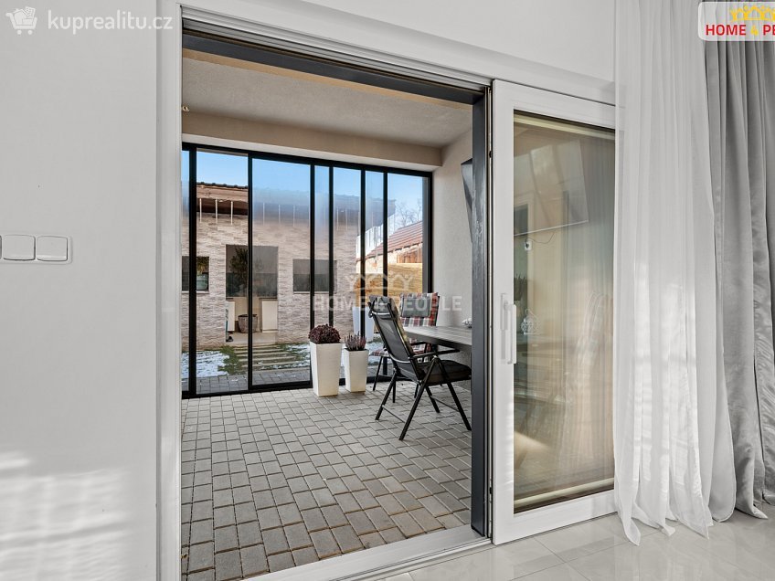 Prodej  komerční reality 166 m^2 Rostoklaty, Rostoklaty 