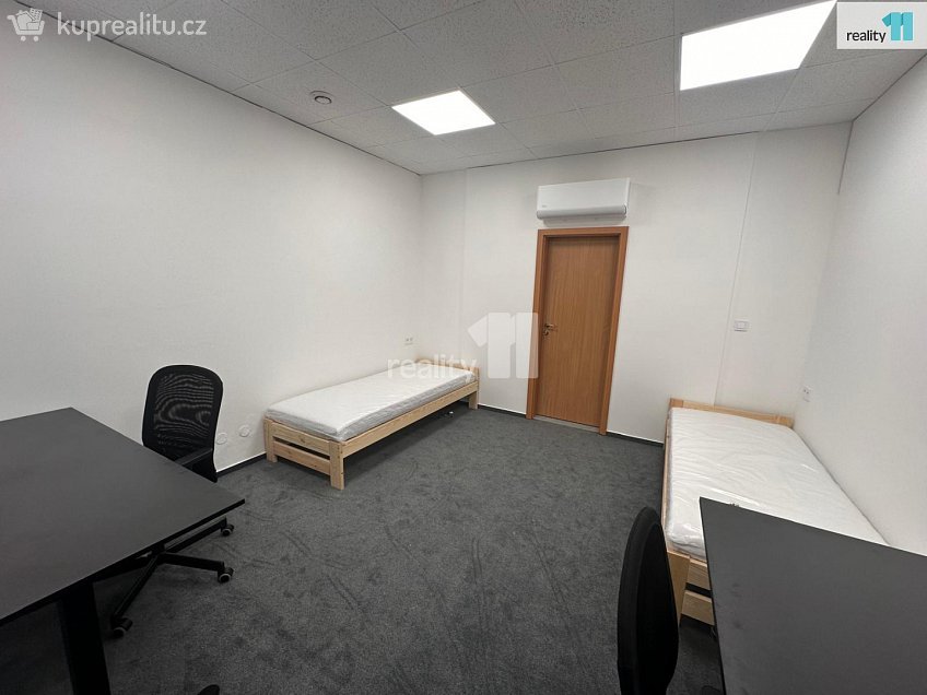 Pronájem bytu atypický 132 m^2 Dukelská třída, Brno 