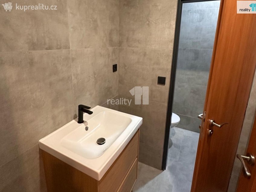 Pronájem bytu atypický 132 m^2 Dukelská třída, Brno 