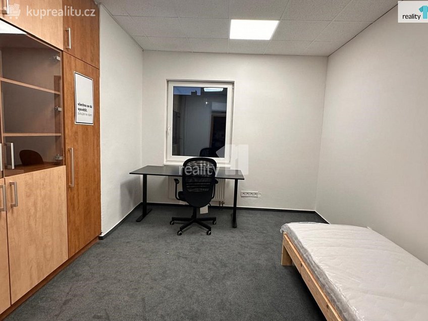 Pronájem bytu atypický 132 m^2 Dukelská třída, Brno 