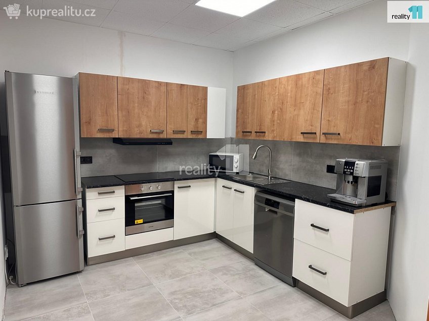 Pronájem bytu atypický 132 m^2 Dukelská třída, Brno 