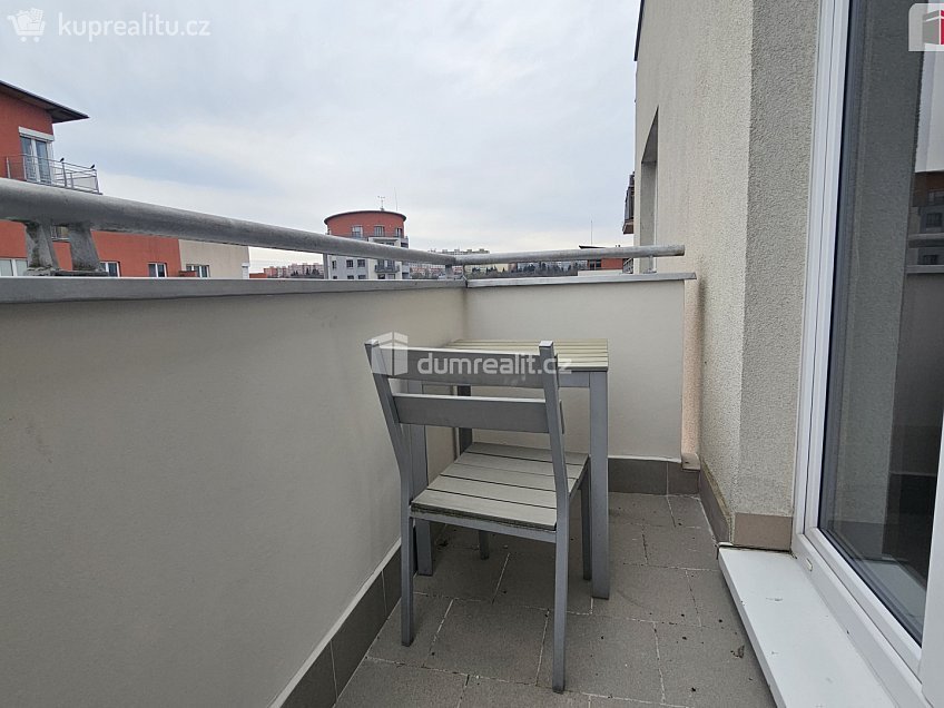 Pronájem bytu 2+kk 53 m^2 Velenovského, Praha 10 