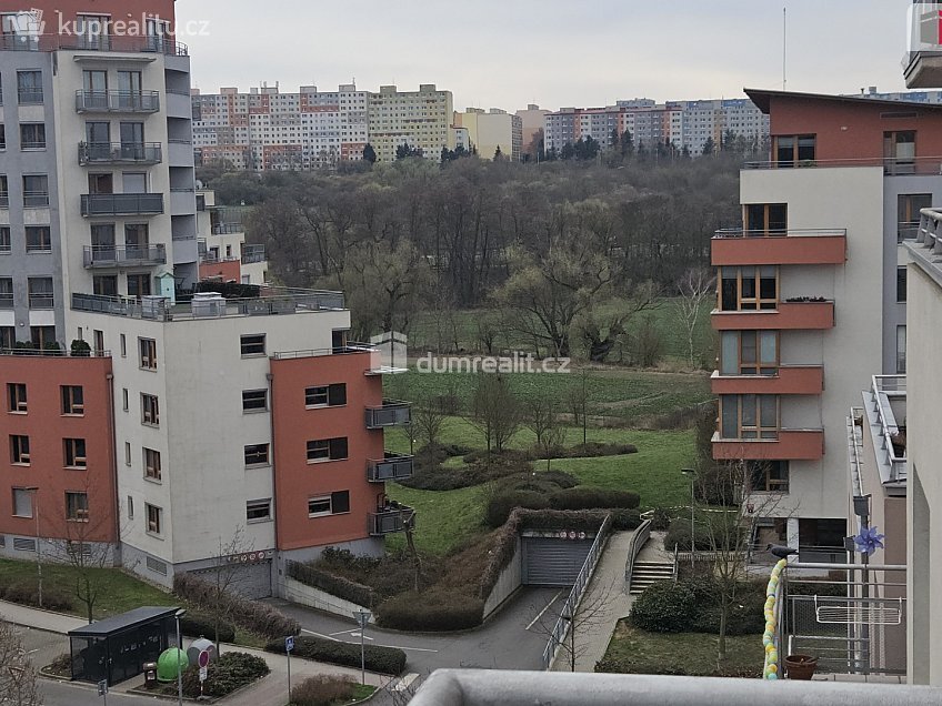 Pronájem bytu 2+kk 53 m^2 Velenovského, Praha 10 