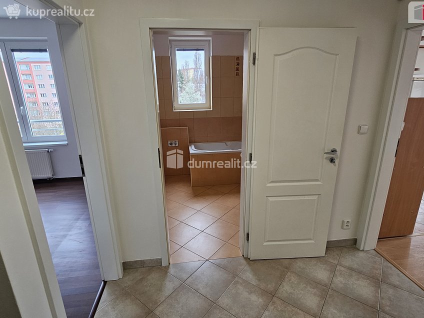 Pronájem bytu 2+kk 53 m^2 Velenovského, Praha 10 