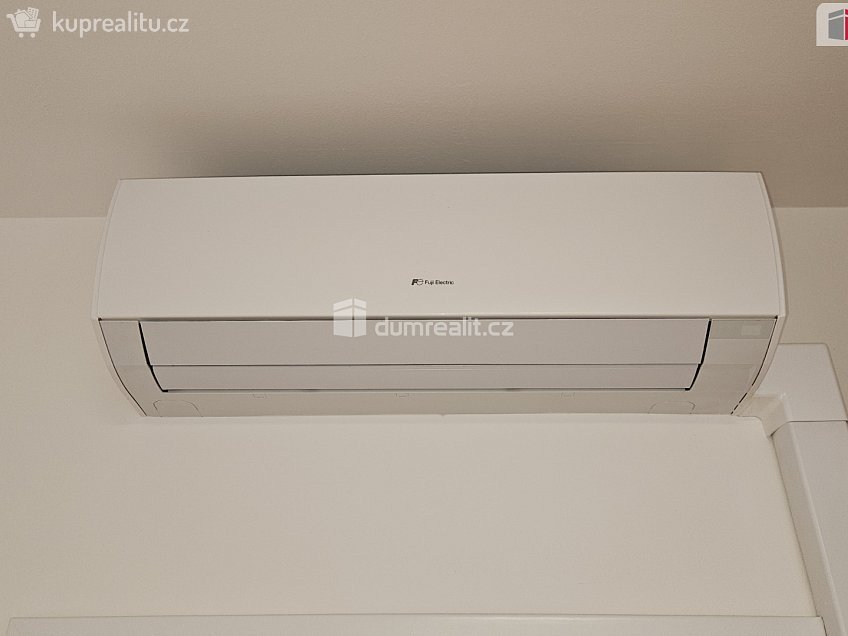 Pronájem bytu 2+kk 53 m^2 Velenovského, Praha 10 