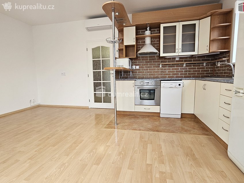 Pronájem bytu 2+kk 53 m^2 Velenovského, Praha 10 