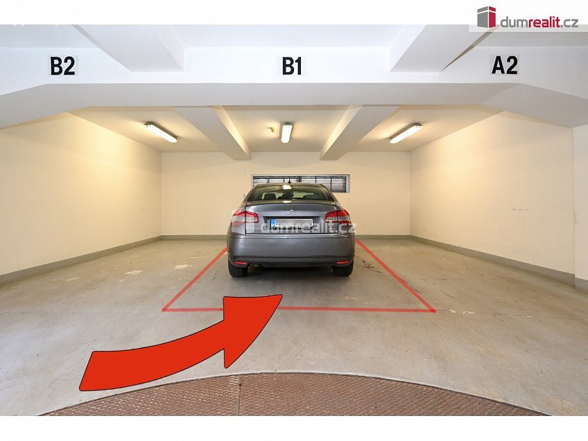 Pronájem  garáže 13 m^2 náměstí Josefa Machka, Praha 5 