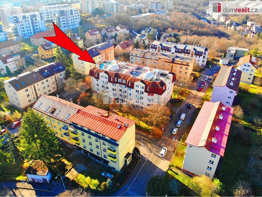 Pronájem  garáže 13 m^2 náměstí Josefa Machka, Praha 5 