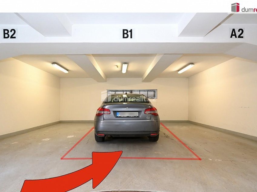 Pronájem  garáže 13 m^2 náměstí Josefa Machka, Praha 5 