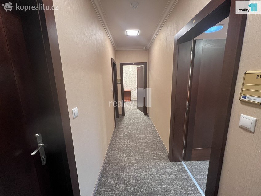 Pronájem  kanceláře 75 m^2 Chebská, Karlovy Vary 