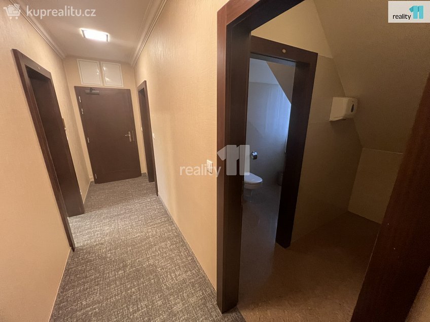 Pronájem  kanceláře 75 m^2 Chebská, Karlovy Vary 