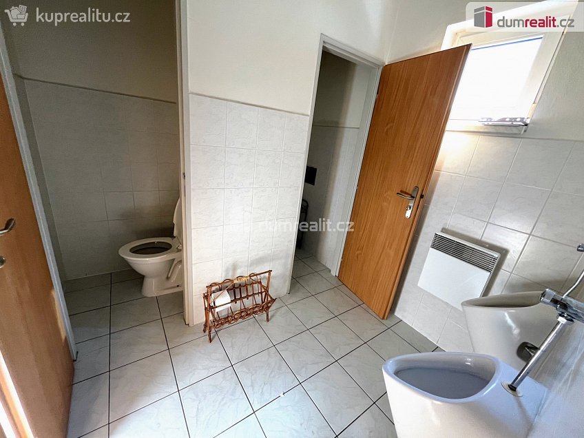 Pronájem  obchodních prostor 33 m^2 Jaktáře, Uherské Hradiště 