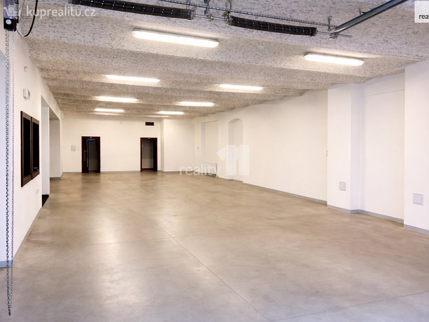 Pronájem  skladu 213 m^2 Chebská, Karlovy Vary 