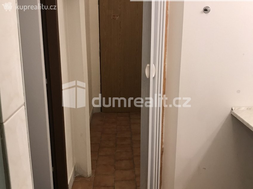 Pronájem bytu 1+kk 25 m^2 Šaldova, Praha 8 