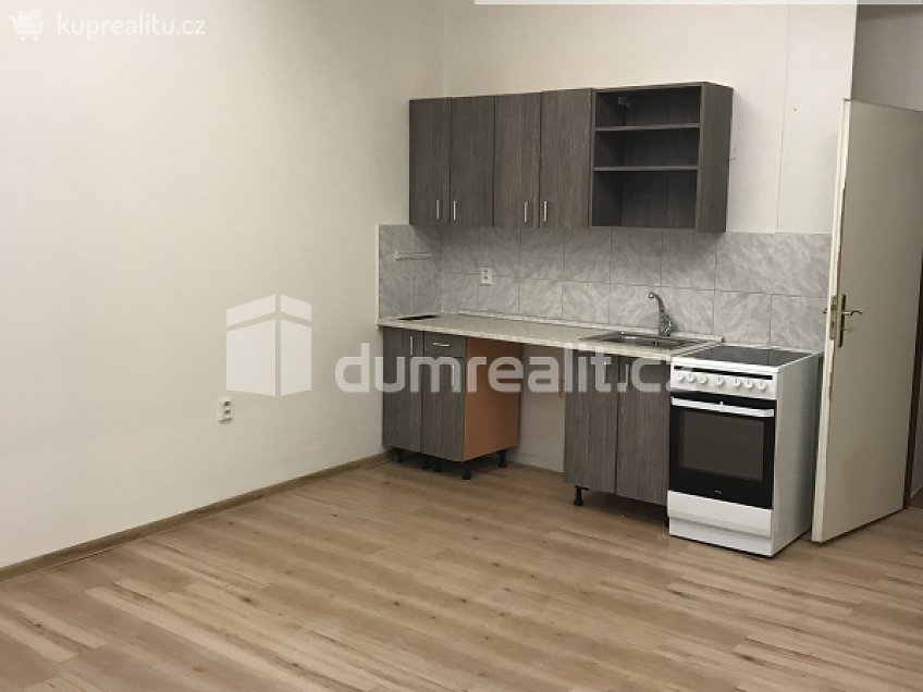 Pronájem bytu 1+kk 25 m^2 Šaldova, Praha 8 
