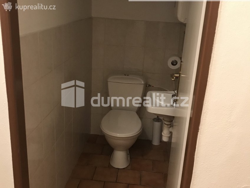 Pronájem bytu 1+kk 25 m^2 Šaldova, Praha 8 