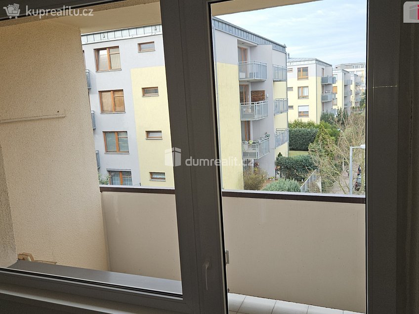 Pronájem bytu 1+kk 38 m^2 Nedašovská, Praha-Zličín 