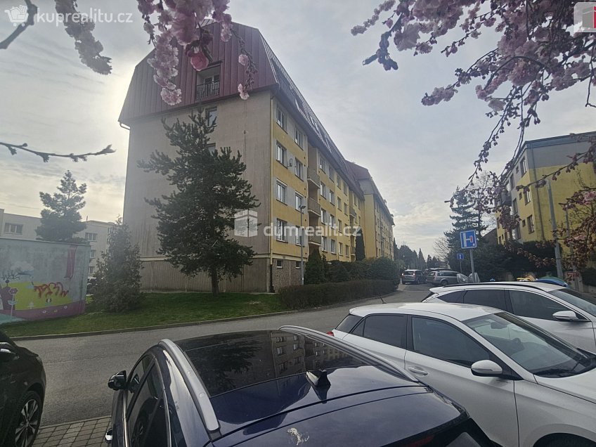 Pronájem bytu 1+kk 38 m^2 Nedašovská, Praha-Zličín 