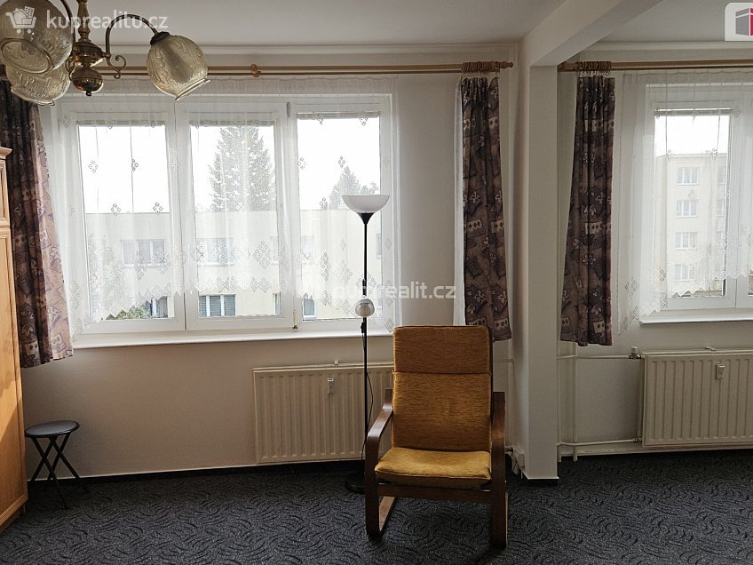 Pronájem bytu 1+kk 38 m^2 Nedašovská, Praha-Zličín 