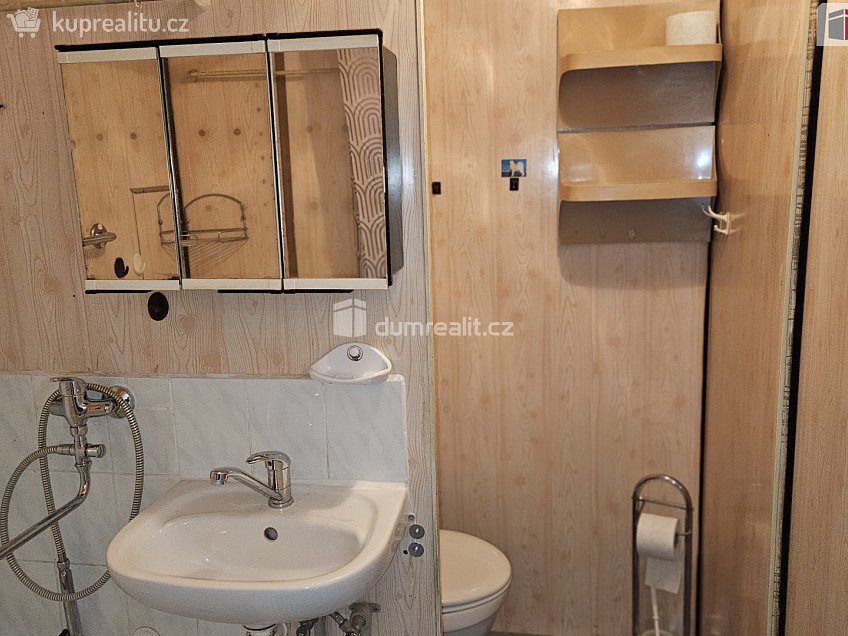 Pronájem bytu 1+kk 38 m^2 Nedašovská, Praha-Zličín 