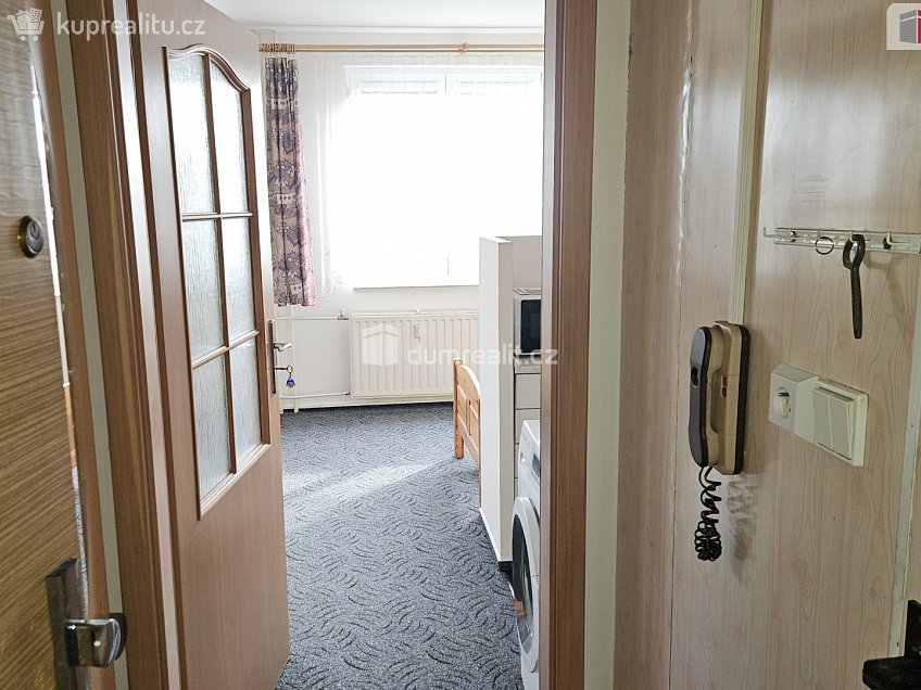 Pronájem bytu 1+kk 38 m^2 Nedašovská, Praha-Zličín 