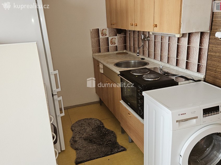 Pronájem bytu 1+kk 38 m^2 Nedašovská, Praha-Zličín 