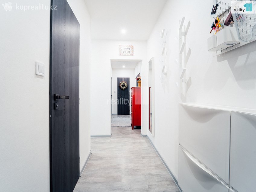 Prodej bytu 3+1 71 m^2 Pod Makovým vrchem, Holýšov 