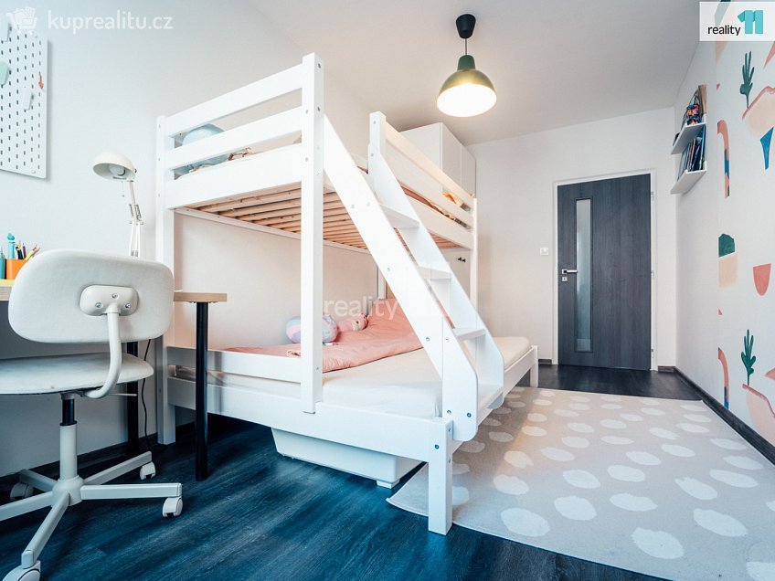 Prodej bytu 3+1 71 m^2 Pod Makovým vrchem, Holýšov 