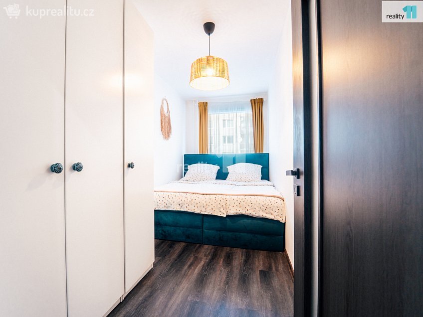 Prodej bytu 3+1 71 m^2 Pod Makovým vrchem, Holýšov 