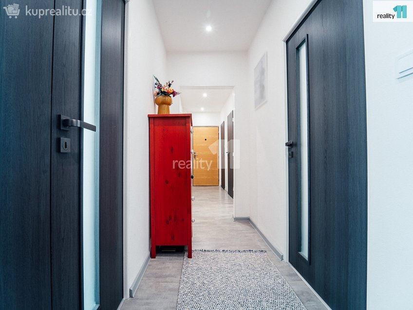 Prodej bytu 3+1 71 m^2 Pod Makovým vrchem, Holýšov 