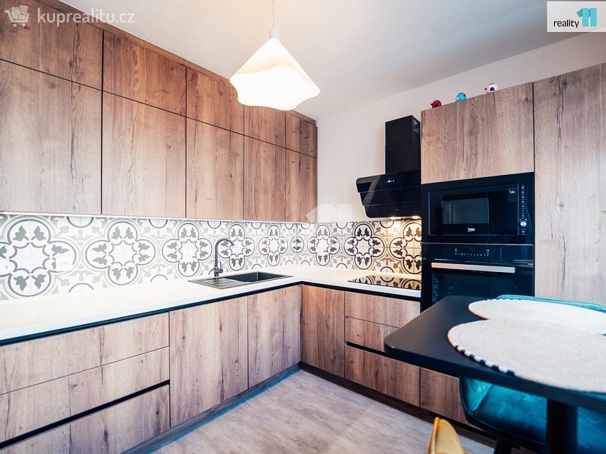 Prodej bytu 3+1 71 m^2 Pod Makovým vrchem, Holýšov 