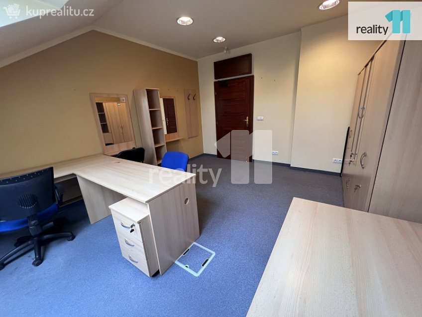 Pronájem  kanceláře 22 m^2 Chebská, Karlovy Vary 