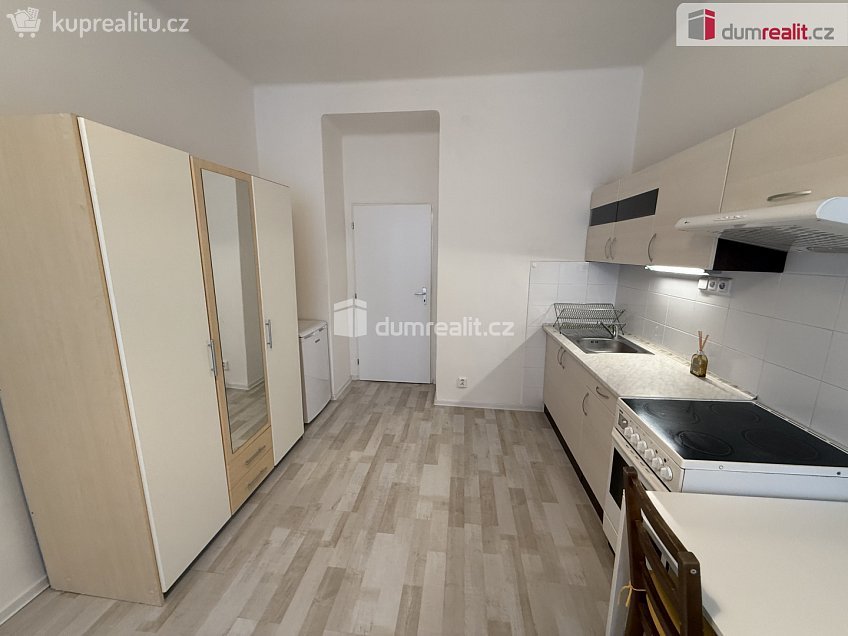 Pronájem bytu 1+kk 30 m^2 Moulíkova, Praha 5 