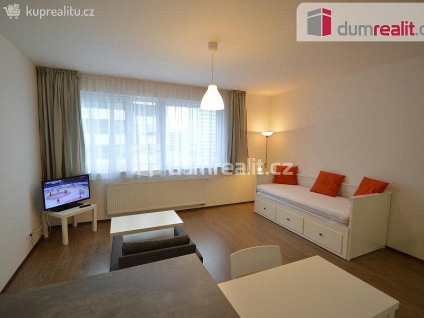 Pronájem bytu 1+kk 40 m^2 Na zlatě, Praha 13 