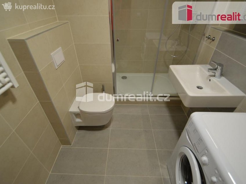 Pronájem bytu 1+kk 40 m^2 Na zlatě, Praha 13 